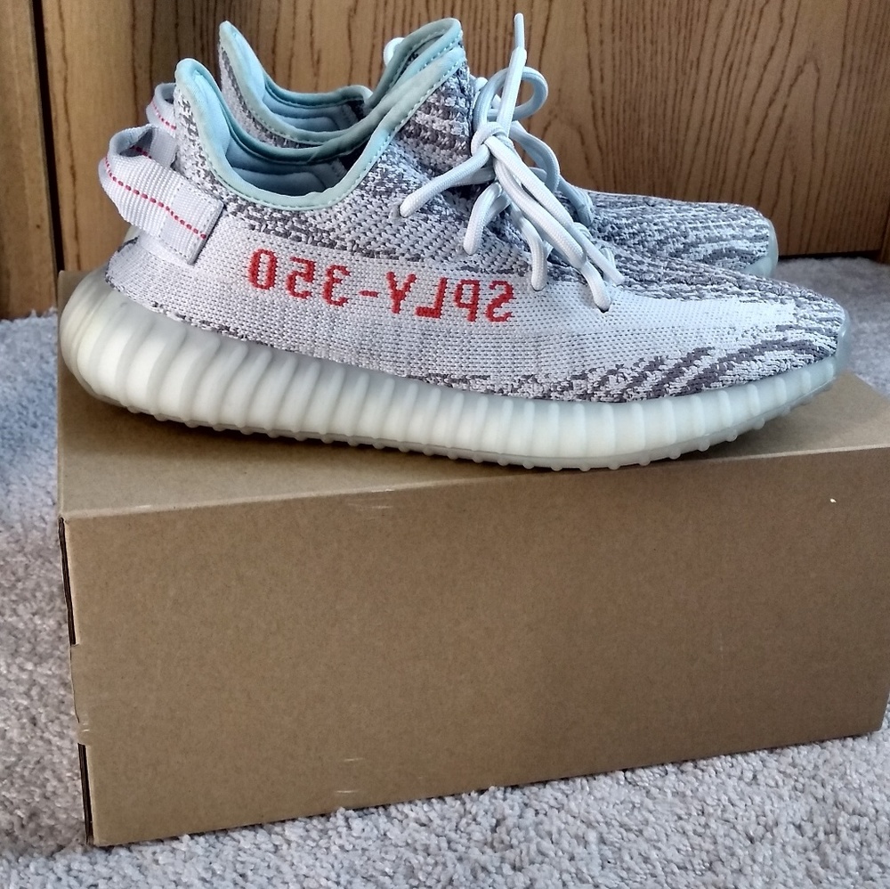 Yeezy 350v2 "Blue Tint"